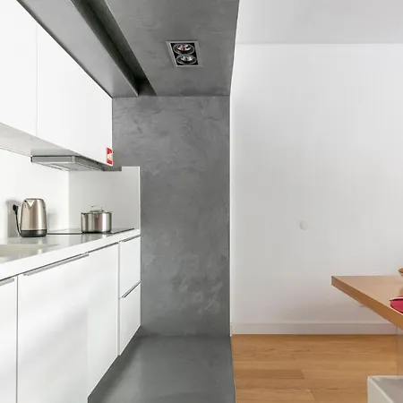 Plum Guide - The Elephant's Neighbour Apartman