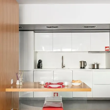 Apartment Plum Guide - The Elephant's Neighbour