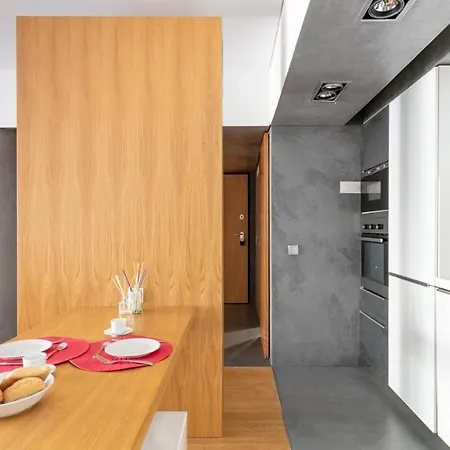 Plum Guide - The Elephant's Neighbour Apartment